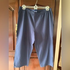 Ladies Navy Capri Size Large Never Worn